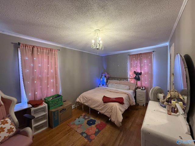 bedroom featuring crown molding, a textured ceiling, dark wood-style flooring, and a notable chandelier