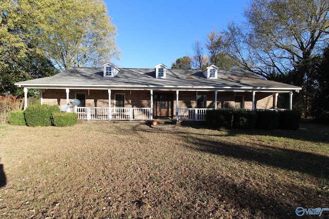 view of front of property with covered porch and a front lawn