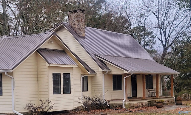 view of front facade with covered porch