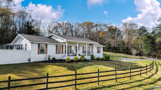 view of front facade with a front yard and covered porch