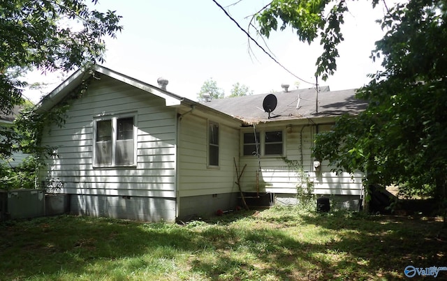 view of side of property featuring crawl space