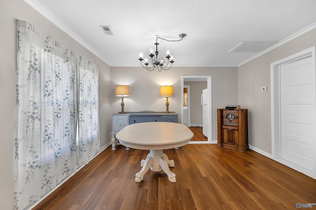 bathroom featuring visible vents, an inviting chandelier, and wood finished floors