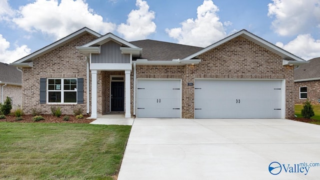 view of front of home featuring a garage and a front yard