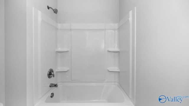 bathroom with washtub / shower combination