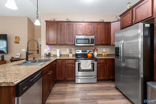 7110 New Bethel Rd, Hokes Bluff, AL 35903 - kitchen featuring appliances with stainless steel finishes, a sink, a peninsula, and dark wood-type flooring