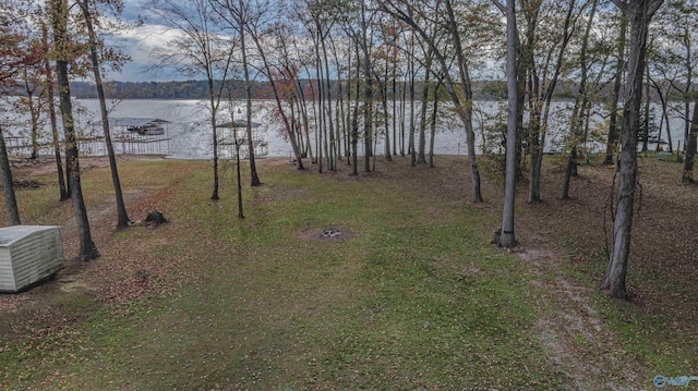 view of yard featuring a water view