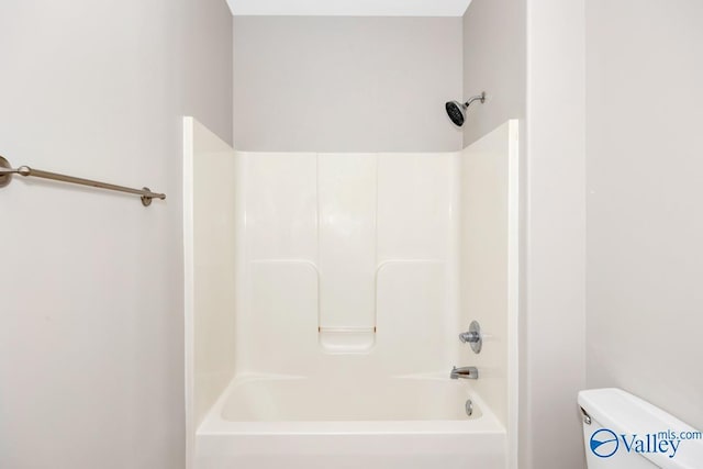 bathroom featuring toilet and shower / tub combination
