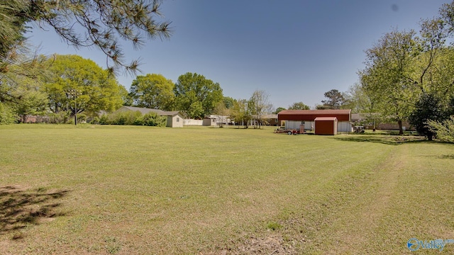 view of yard featuring a detached garage and an outdoor structure