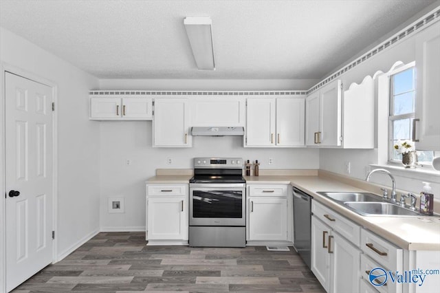 kitchen featuring sink, appliances with stainless steel finishes, dark hardwood / wood-style floors, a textured ceiling, and white cabinets