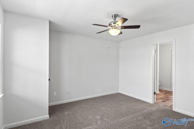 spare room with ceiling fan, a textured ceiling, and carpet flooring