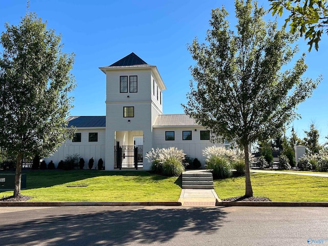 view of front of home featuring a front lawn