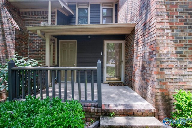 entrance to property featuring covered porch