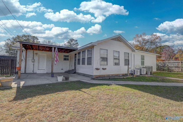 view of front of home featuring a patio area and a front lawn