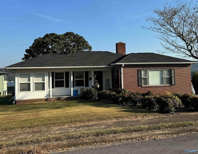 single story home featuring a front yard