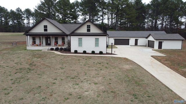 view of front of home featuring a garage, a front lawn, and a porch