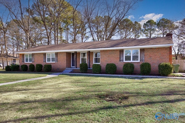 ranch-style house featuring a front yard