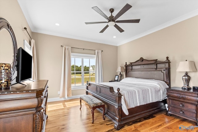 bedroom featuring light hardwood / wood-style floors, crown molding, and ceiling fan