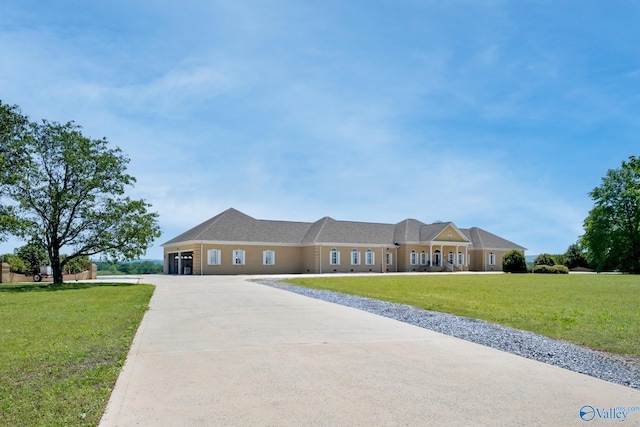 single story home featuring a front lawn