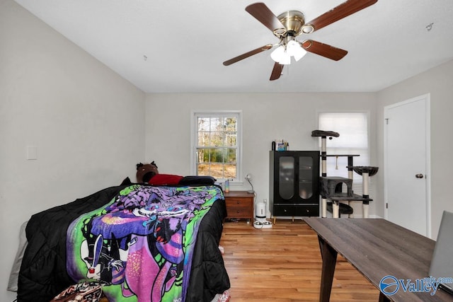 bedroom featuring light wood-type flooring and a ceiling fan