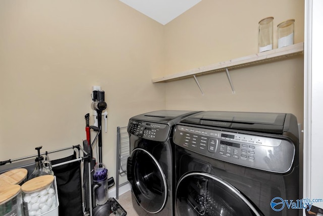 laundry area featuring light tile patterned floors and washing machine and clothes dryer