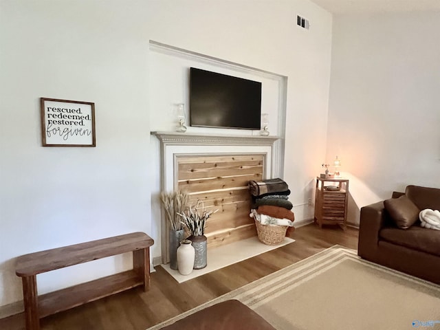 229 Crawford Rd, Scottsboro, AL 35769 - sitting room with wood finished floors, visible vents, and baseboards