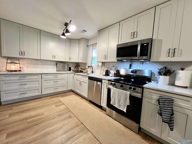229 Crawford Rd, Scottsboro, AL 35769 - kitchen with stainless steel appliances, light countertops, visible vents, and backsplash