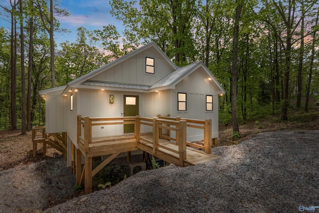 view of front of property featuring a deck