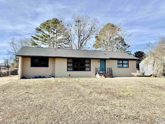 view of front of house featuring a front yard