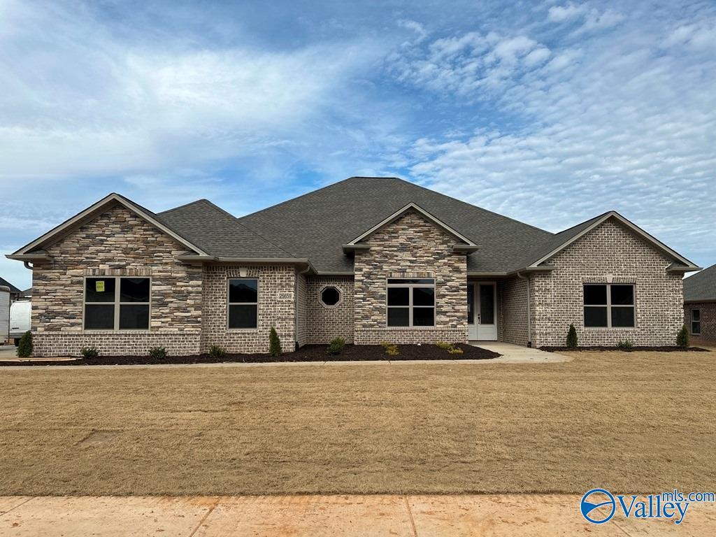 view of front of house with a front lawn