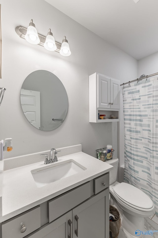 full bath with vanity, a shower with shower curtain, and toilet
