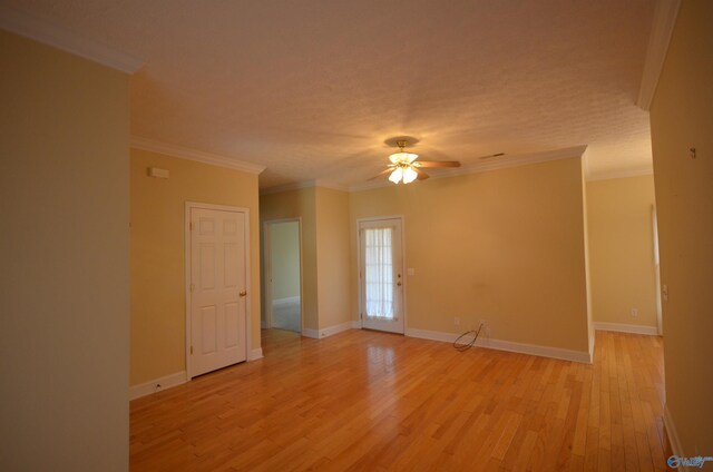 living room with light wood-type flooring, ceiling fan, and ornamental molding