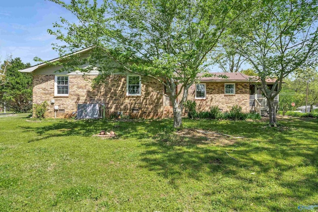 back of house featuring a yard