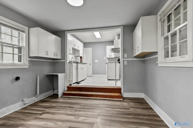 1617 7th St SE, Decatur, AL 35601 - laundry room featuring wood finished floors, baseboards, gas dryer hookup, and electric dryer hookup