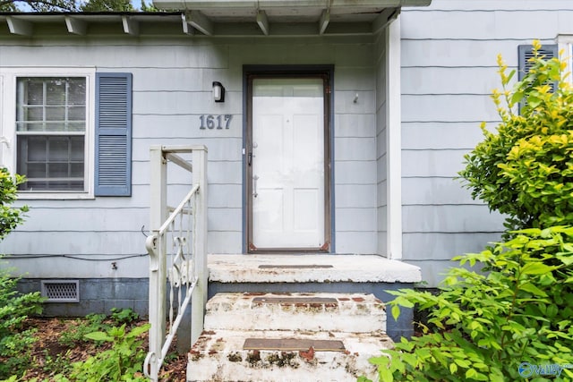 1617 7th St SE, Decatur, AL 35601 - entrance to property featuring crawl space