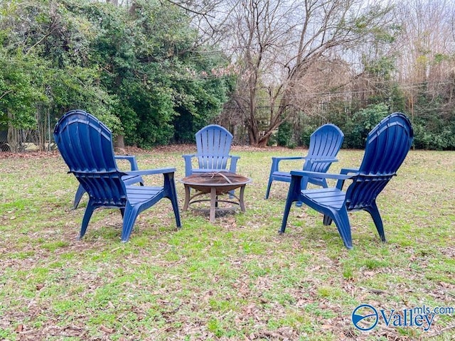 view of yard featuring a fire pit