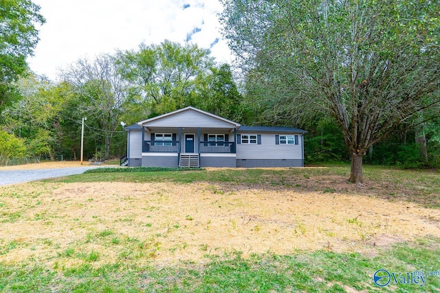 view of front of home featuring a porch and a front lawn