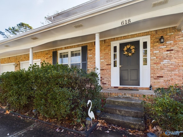 property entrance featuring a porch