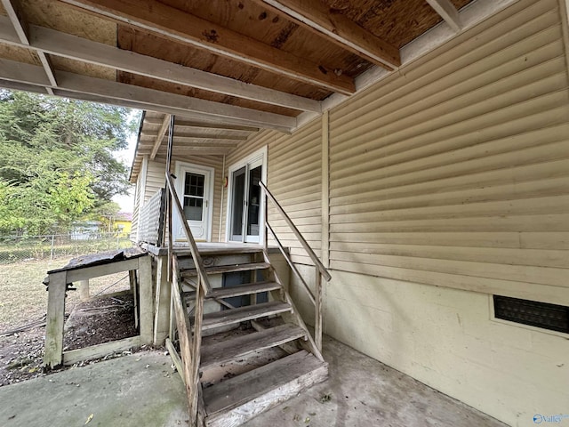 entrance to property with fence