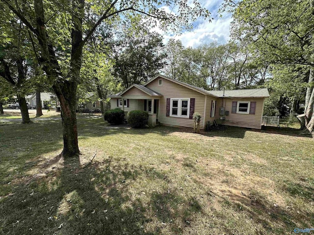 view of front of property with a front yard