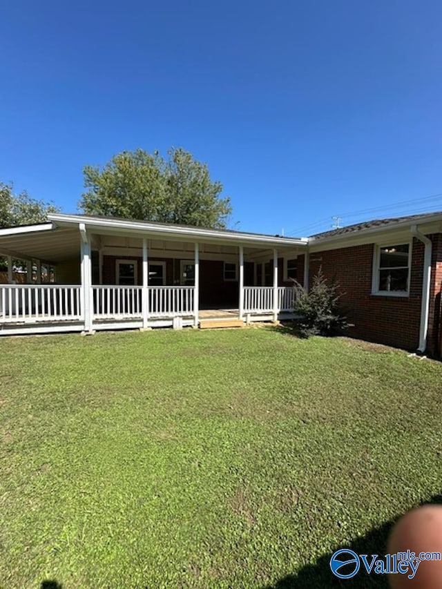 view of front of house with a front lawn and covered porch