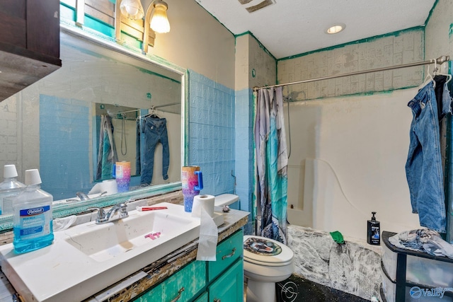 full bathroom with vanity, toilet, and shower / bath combo