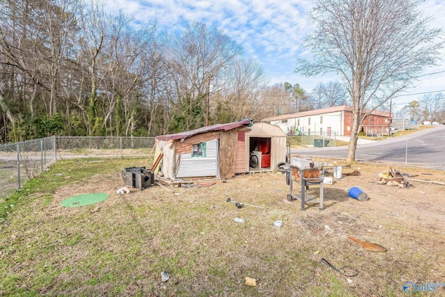 view of yard with a shed