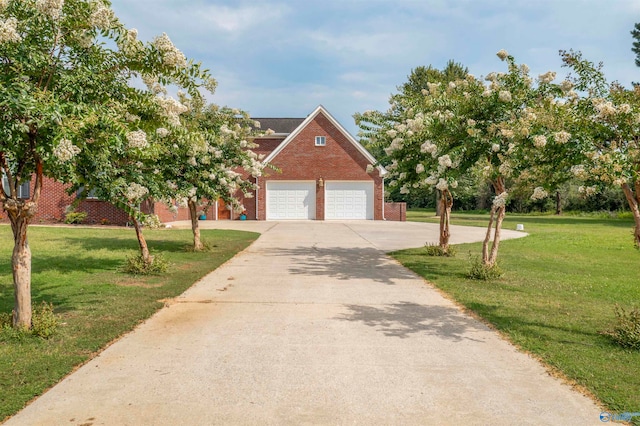 view of front of home with a front lawn