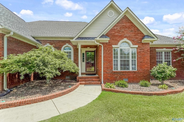 view of front facade with a front yard