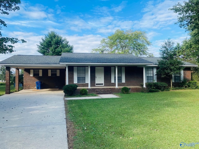 ranch-style home featuring a front lawn and a carport