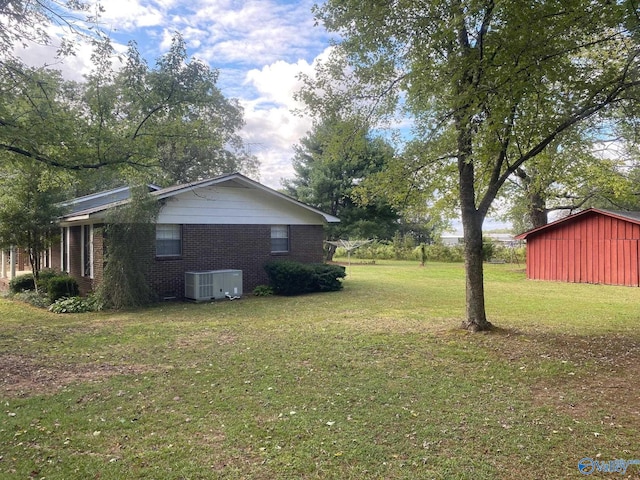 view of yard featuring central AC unit