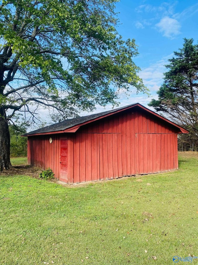 view of outdoor structure with a lawn