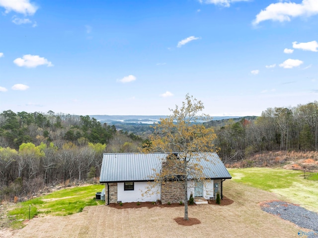 view of front of house with a front lawn