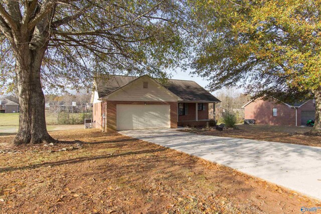 143 Laredo Cir, Huntsville, AL 35811 - view of front facade with an attached garage and driveway