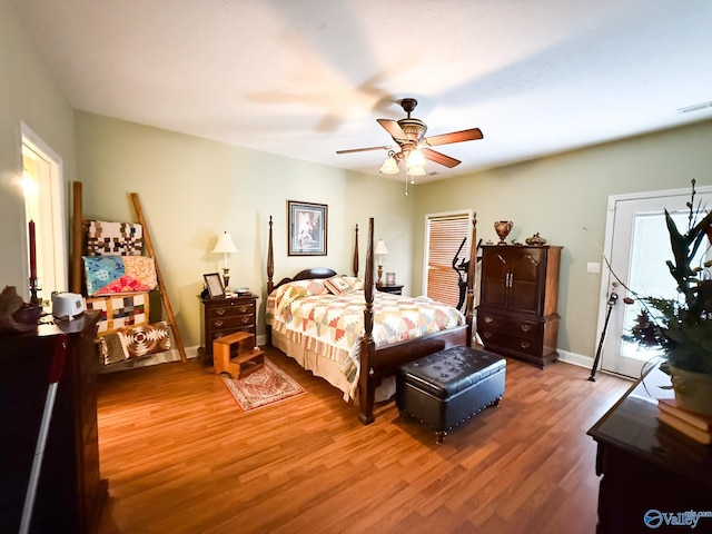 bedroom featuring light wood-style floors, baseboards, visible vents, and a ceiling fan